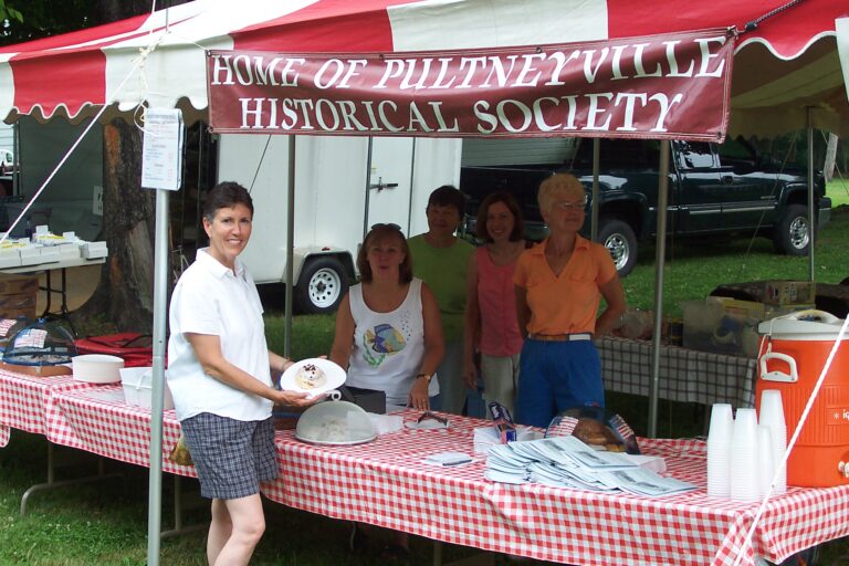 volunteers food tent homecoming 2005 (2)